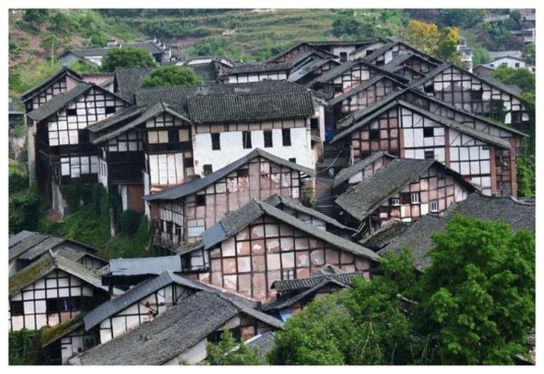 福宝古镇位于四川泸州合江县,是一处美丽的古镇,被誉为"古镇天花板".