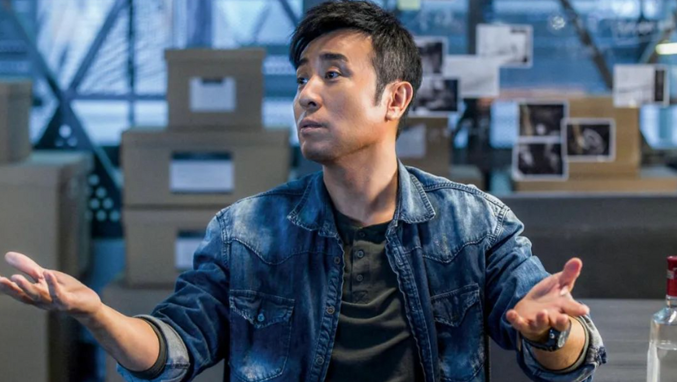 于和伟凭借《三体》《坚如磐石》《二手杰作》等作品斩获"年度电视剧