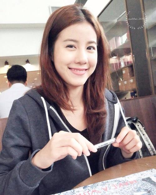 泰国90后新生代演员esther:漂亮可爱的小尼姑的演艺之路