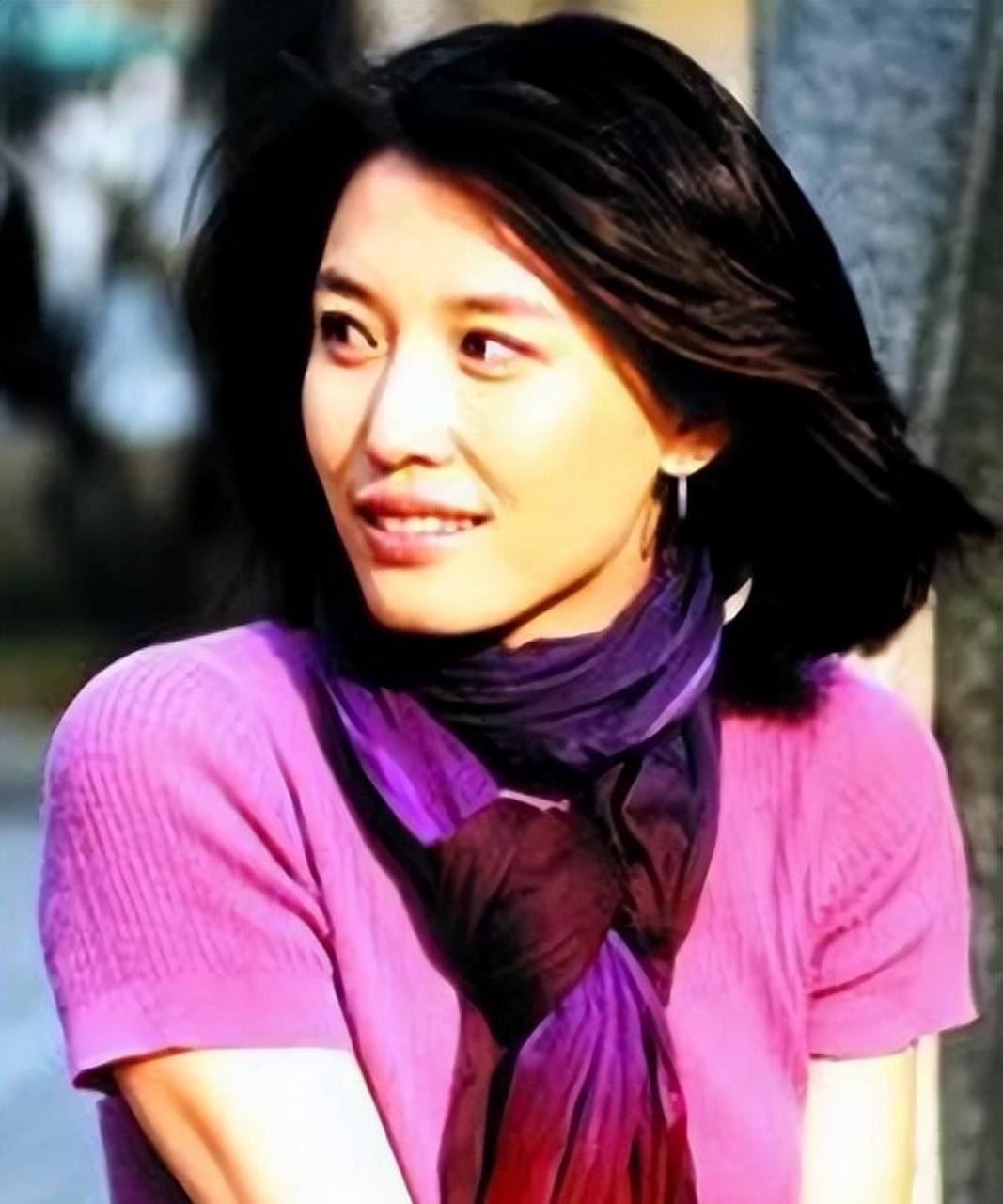 陈晓楠,曾在凤凰卫视直播国际大事新闻的主持人,以"对不起,我没化妆"