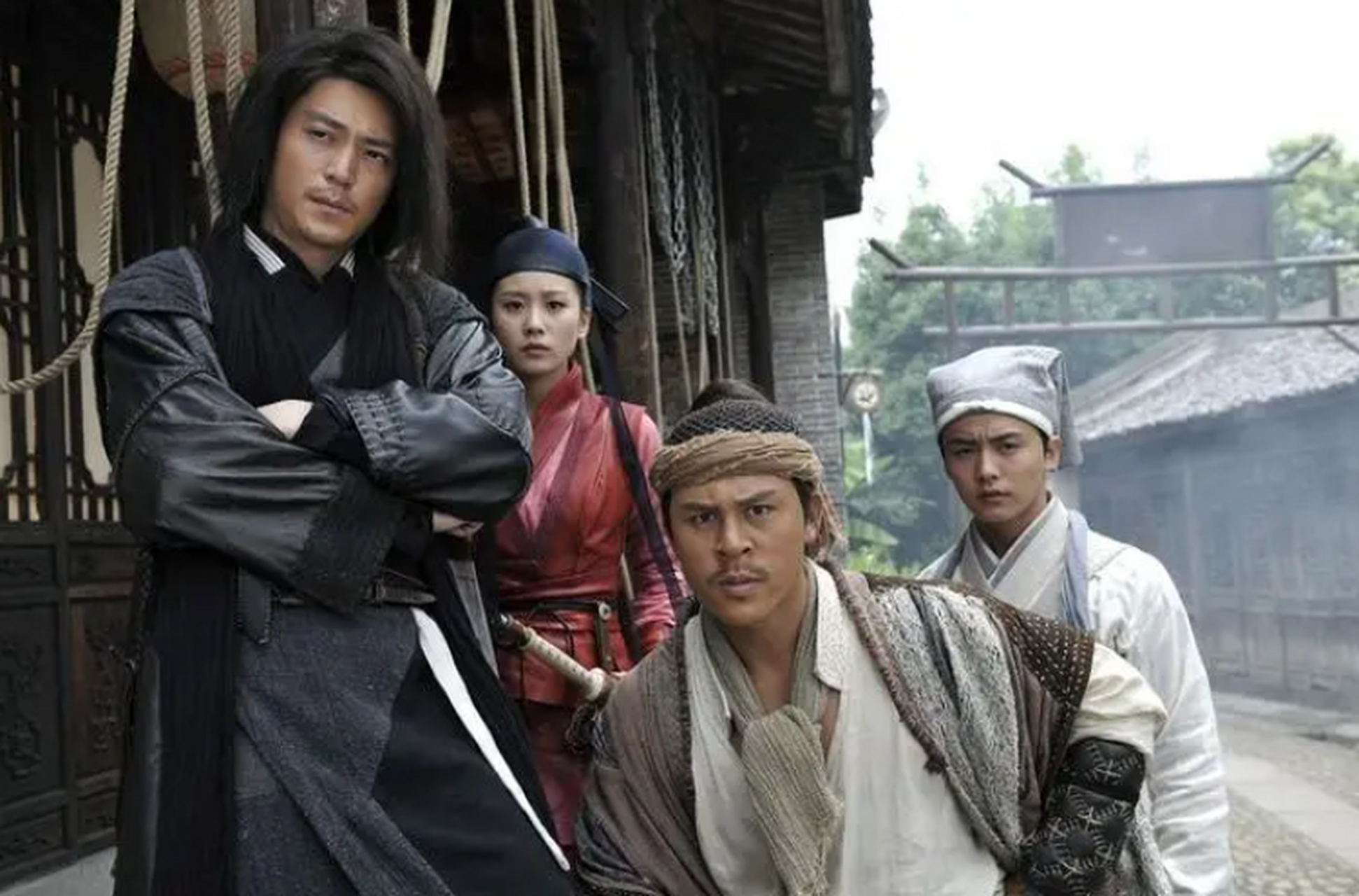 《怪侠一枝梅2》由刘诗诗,霍建华等原班演员出演,关晓彤和张凌赫加盟.