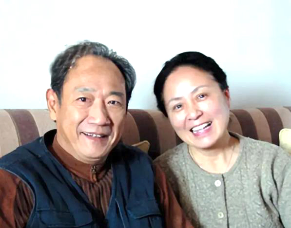 演员李芸:与前夫离婚后,再婚嫁给小提琴家,幸福一生,儿女双全