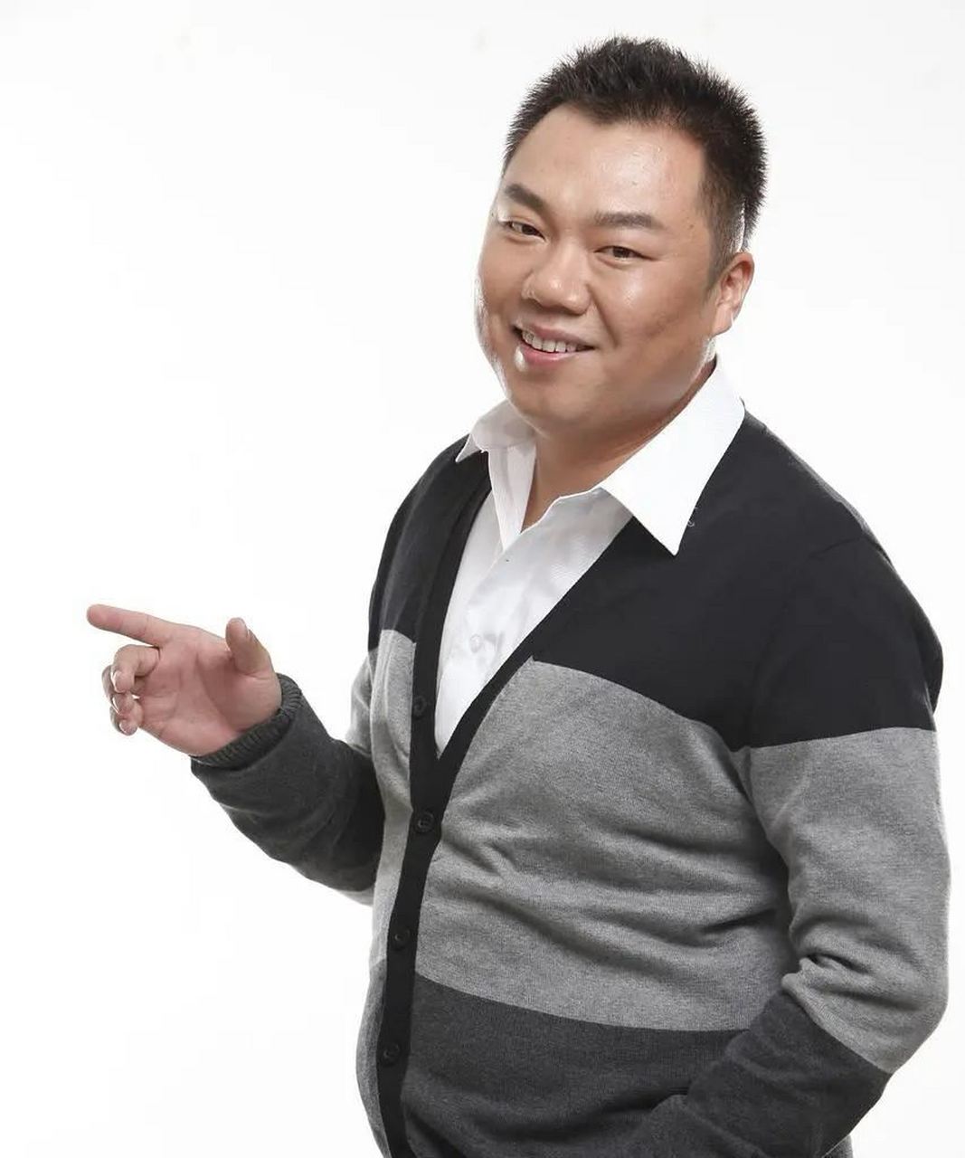 姜超在相亲19次失败后,终于在20次相亲中遇到了胖媳妇张蒨.