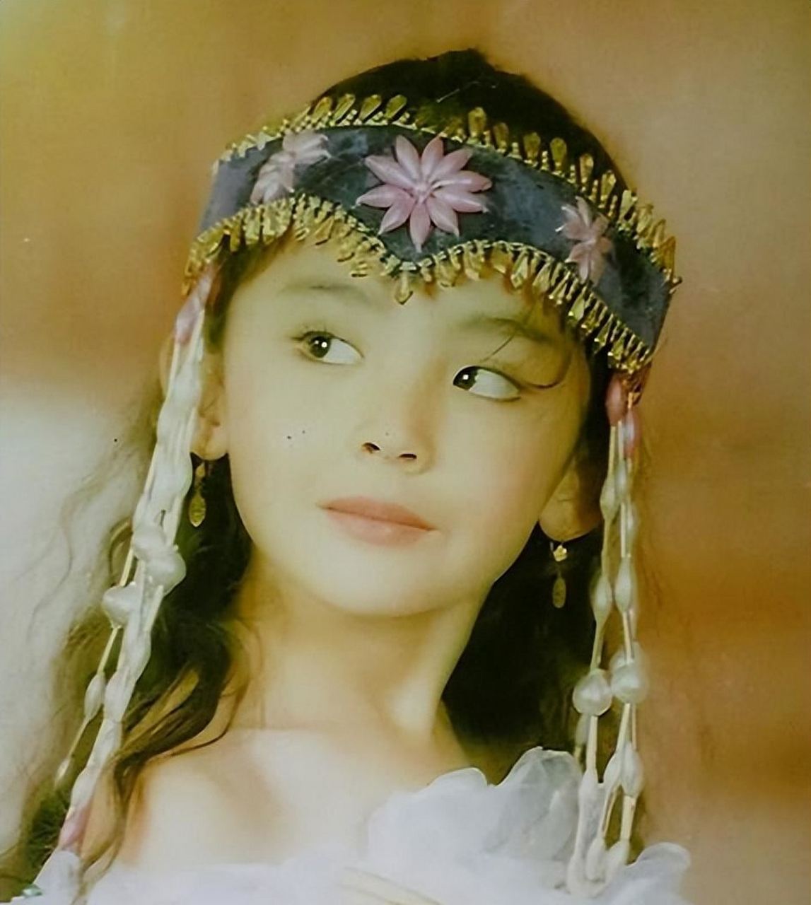 古力娜扎是新疆走出的女孩,曾是众望所归的明星