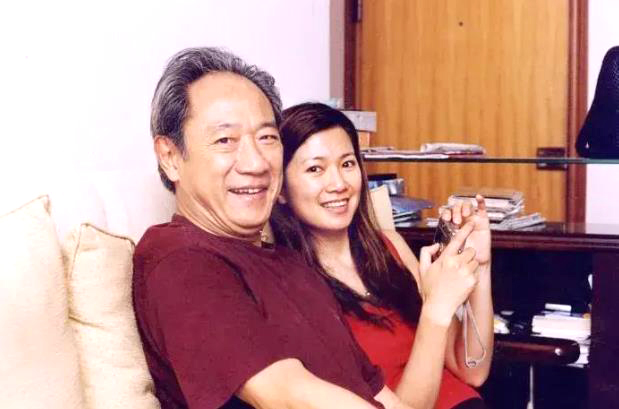 演员李芸:与前夫离婚后,再婚嫁给小提琴家,幸福一生,儿女双全