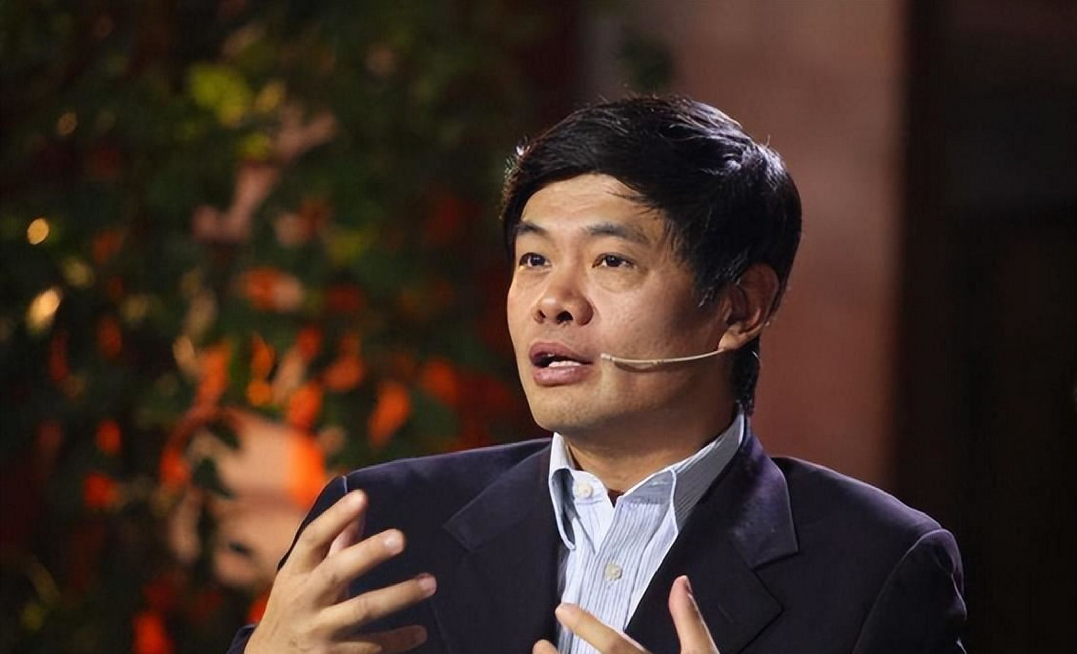 丁健是中国互联网的先驱,创立亚信公司,成为中国互联网的领军人物.