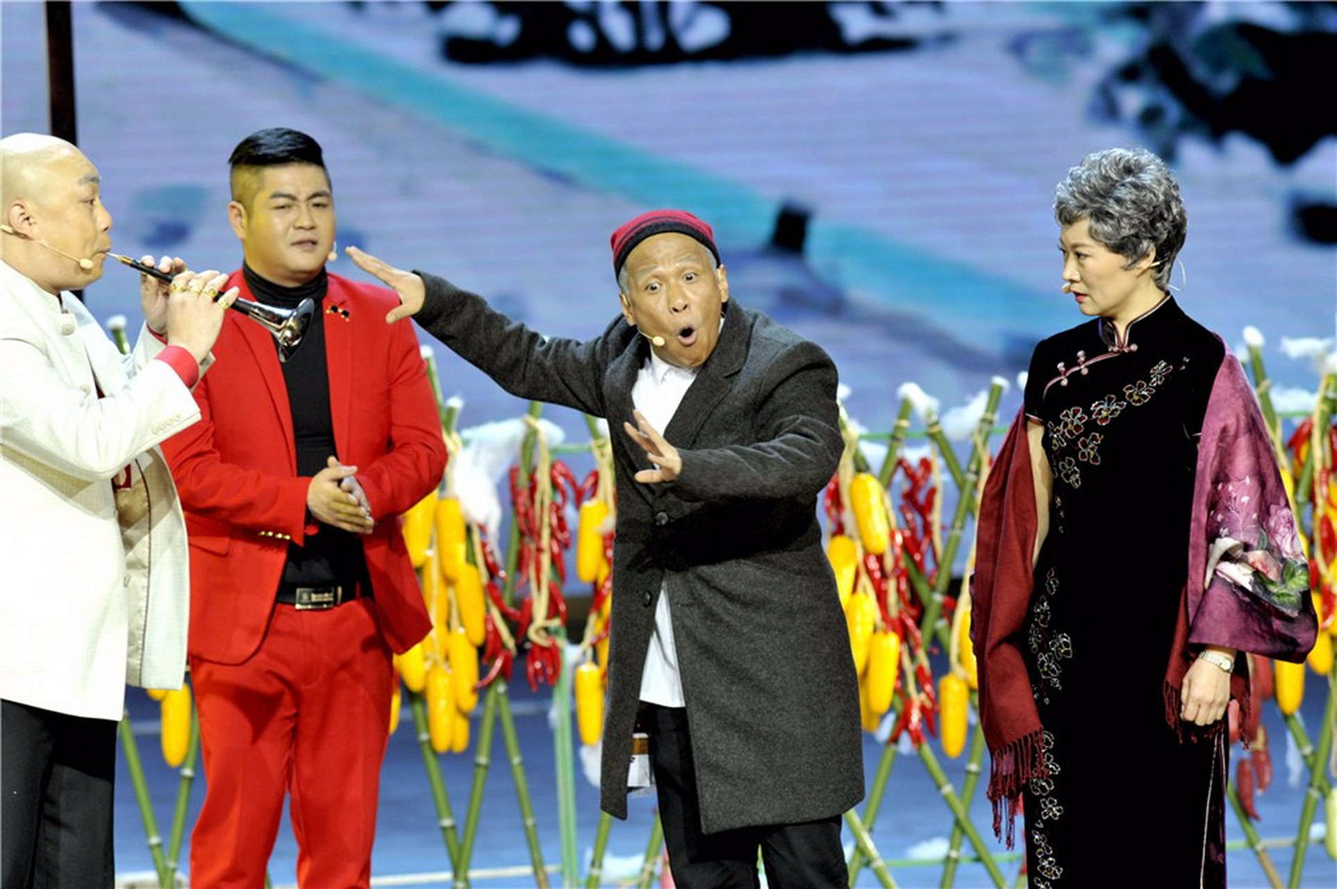 小品创意和故事情节成为焦点,网友猜测"包饺砸"将延续去年石姓梗.