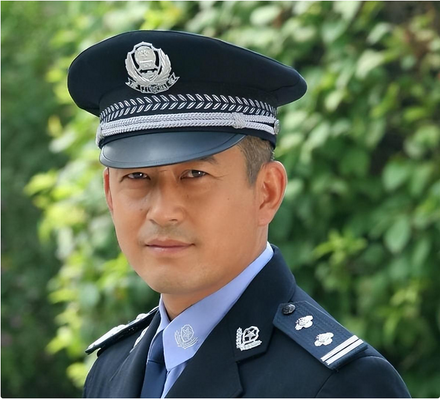 王志飞是国家级演员,他的家庭背景独特,父母是聋哑人