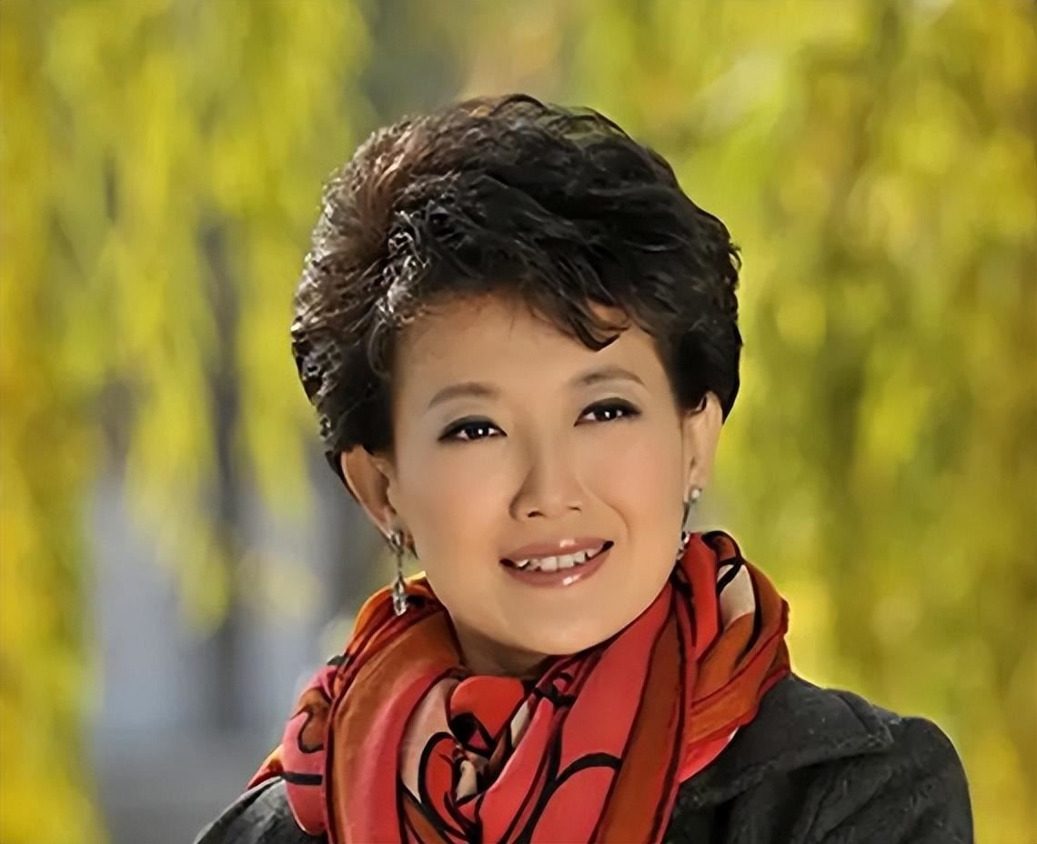 央视主持人梁艳:不为爱情所困,不为婚姻所累