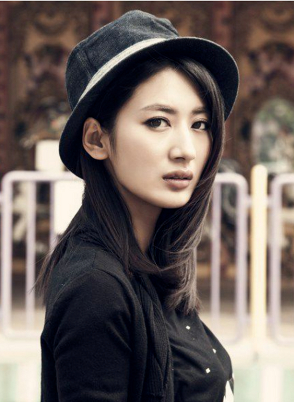 郭珍霓是一位曾活跃在娱乐圈的古装女神,演技和颜值兼备.