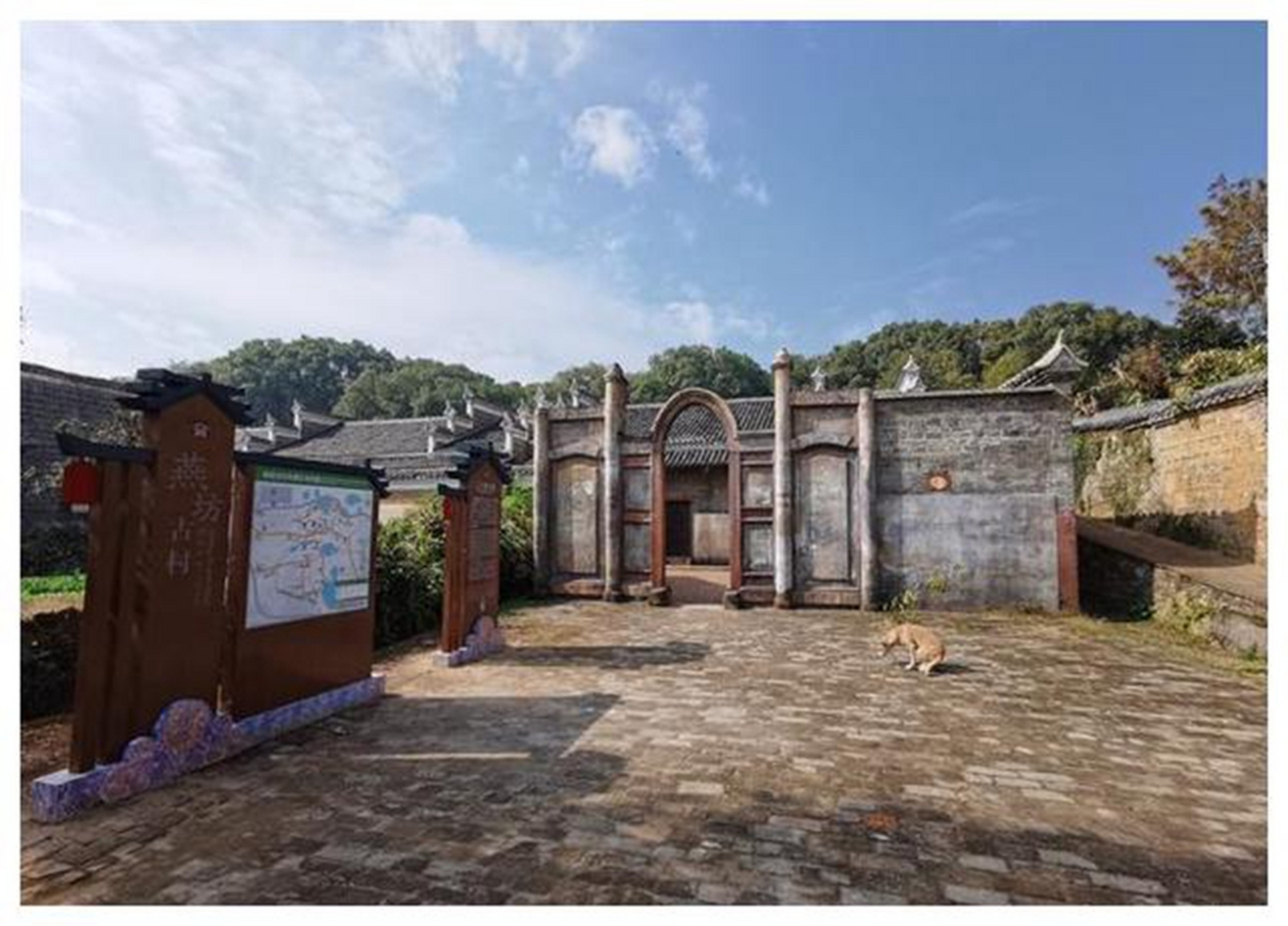 燕坊古村是江西的旅游明珠,拥有千年历史和美丽的自然景观.