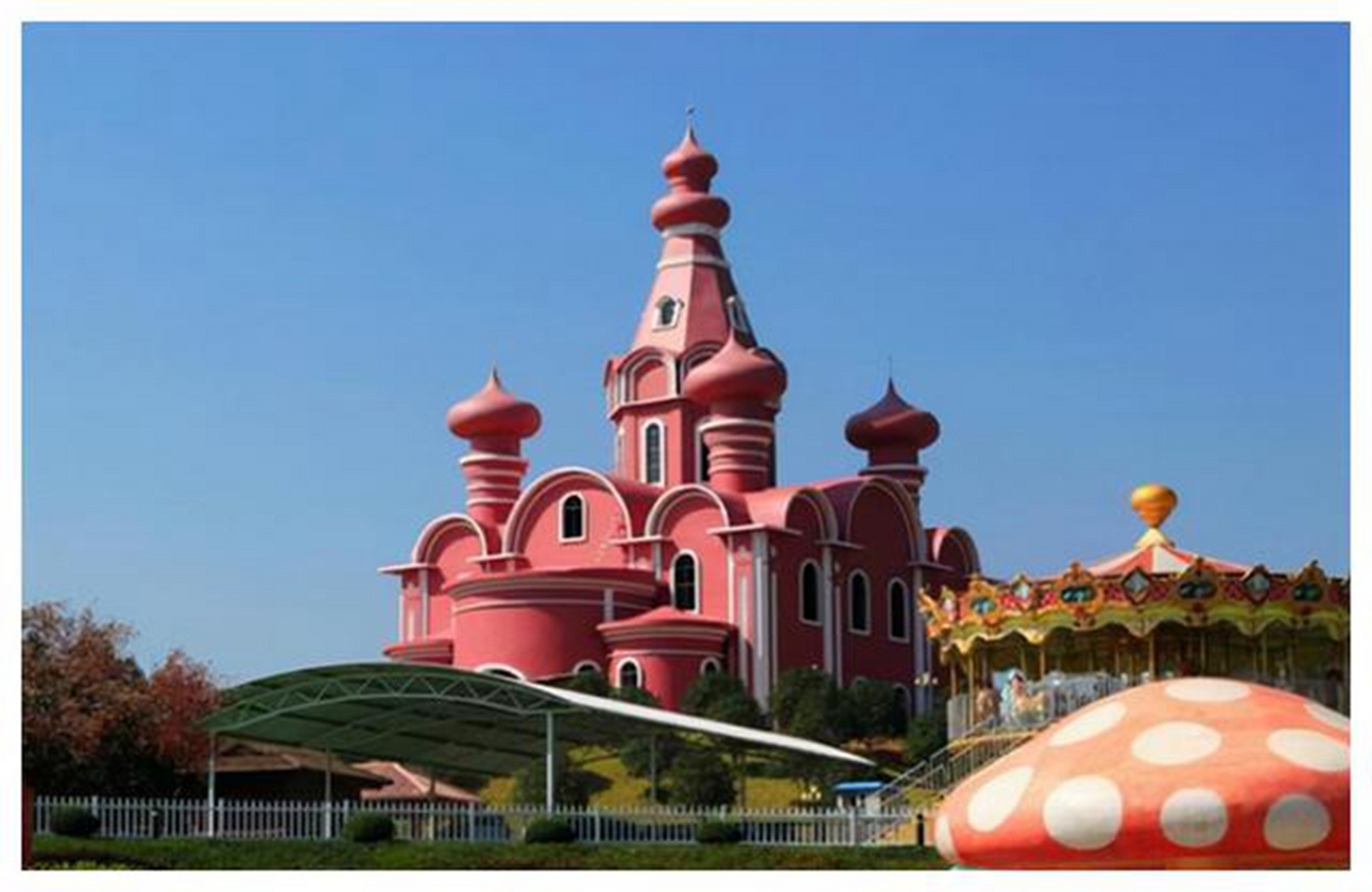 宜春靖安中部梦幻园是一个投资20亿,占地4100亩的梦幻主题游乐园,是