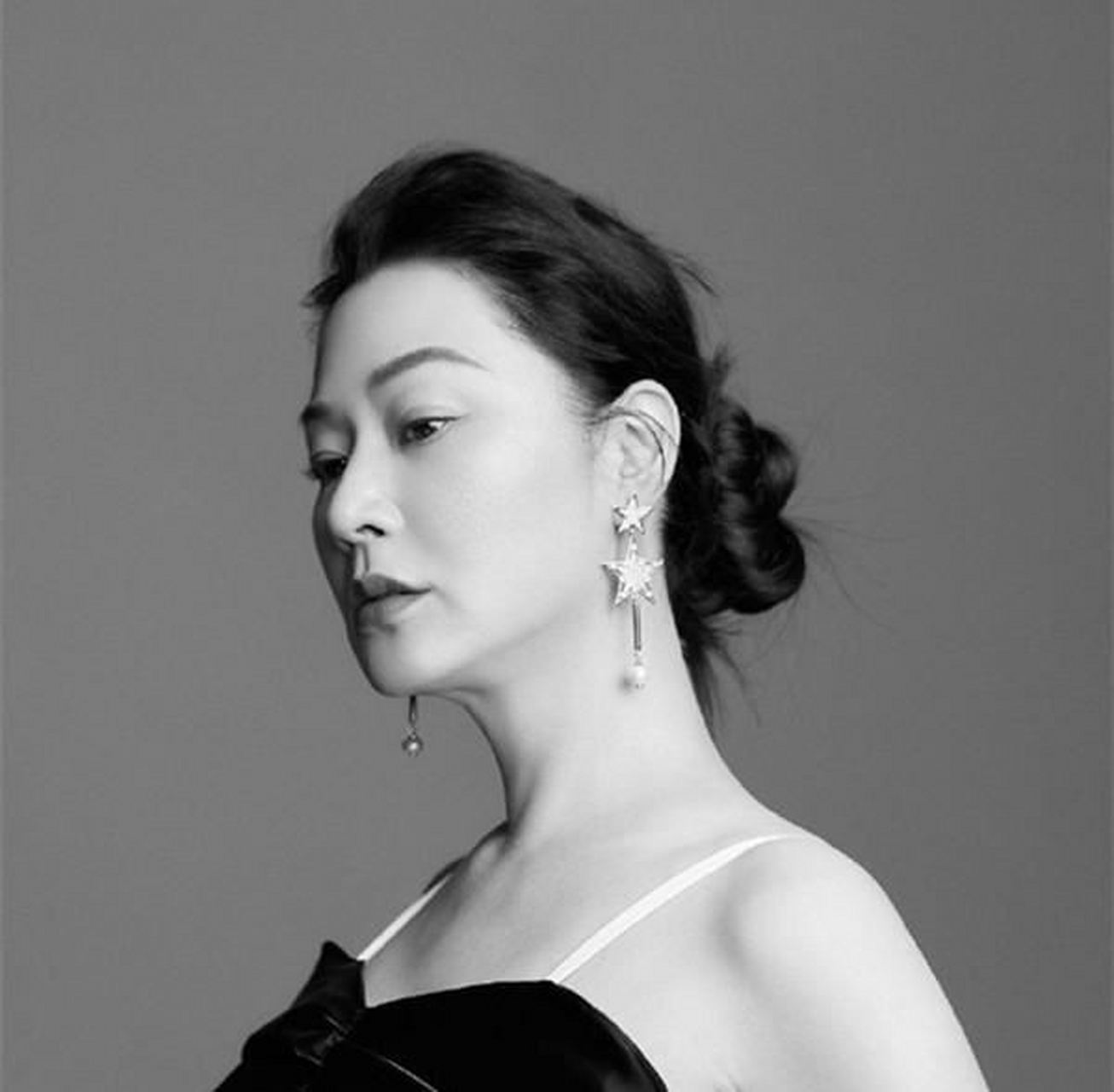 侯炳莹是台湾演艺圈的巅峰花旦,近期一组近照让人们惊艳.