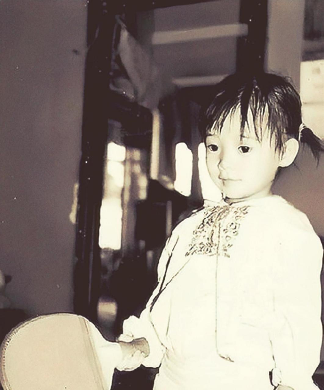 童年时独立培养出直爽火辣性格,成长中历经舞蹈梦碎和演艺圈的竞争