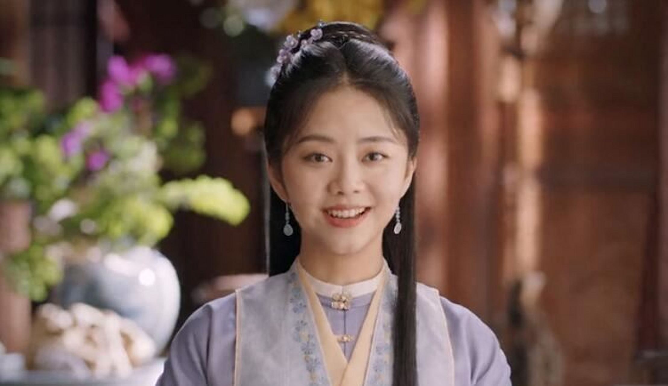 《锦心似玉》是钟汉良和谭松韵主演的古装剧,以明朝中期为背景,讲述了