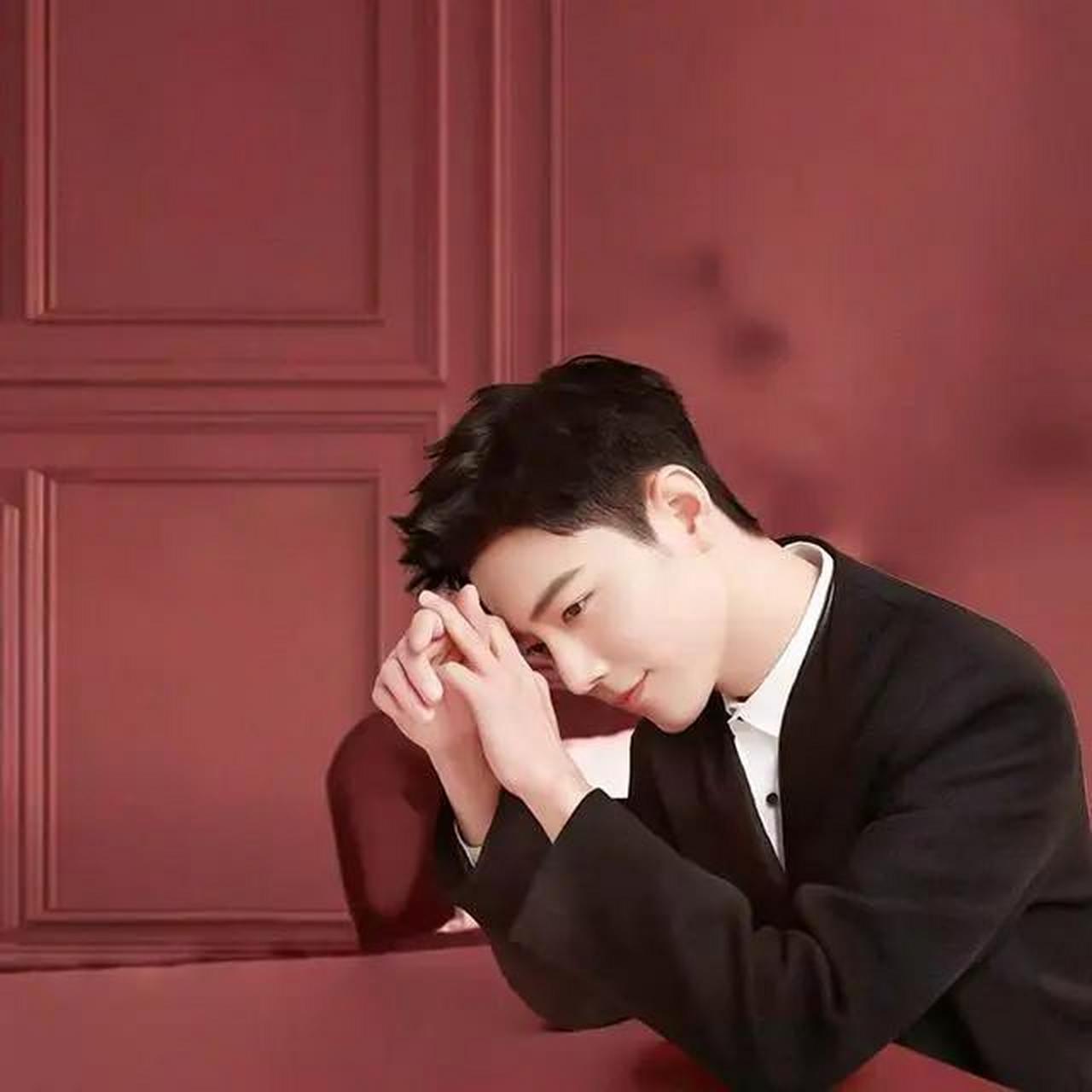 在《星光大赏》上热度爆棚,随后肖战主演的电影在《星光大赏》的颁奖