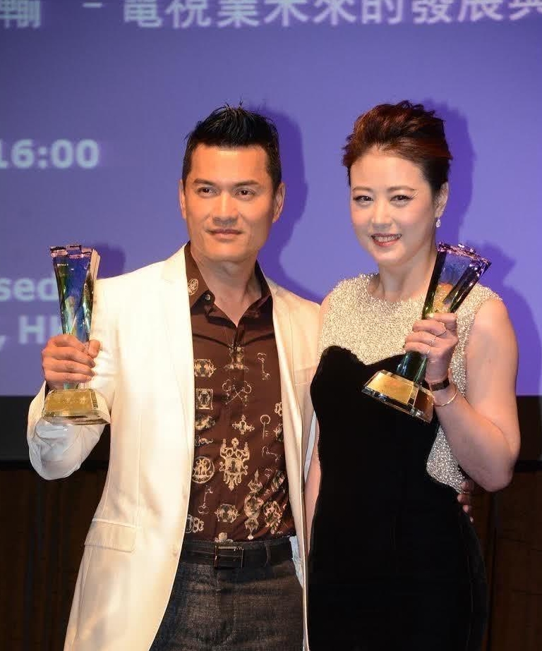 57岁周海媚因病去世,前夫吕良伟发文哀悼,2字昵称暴露真实感情