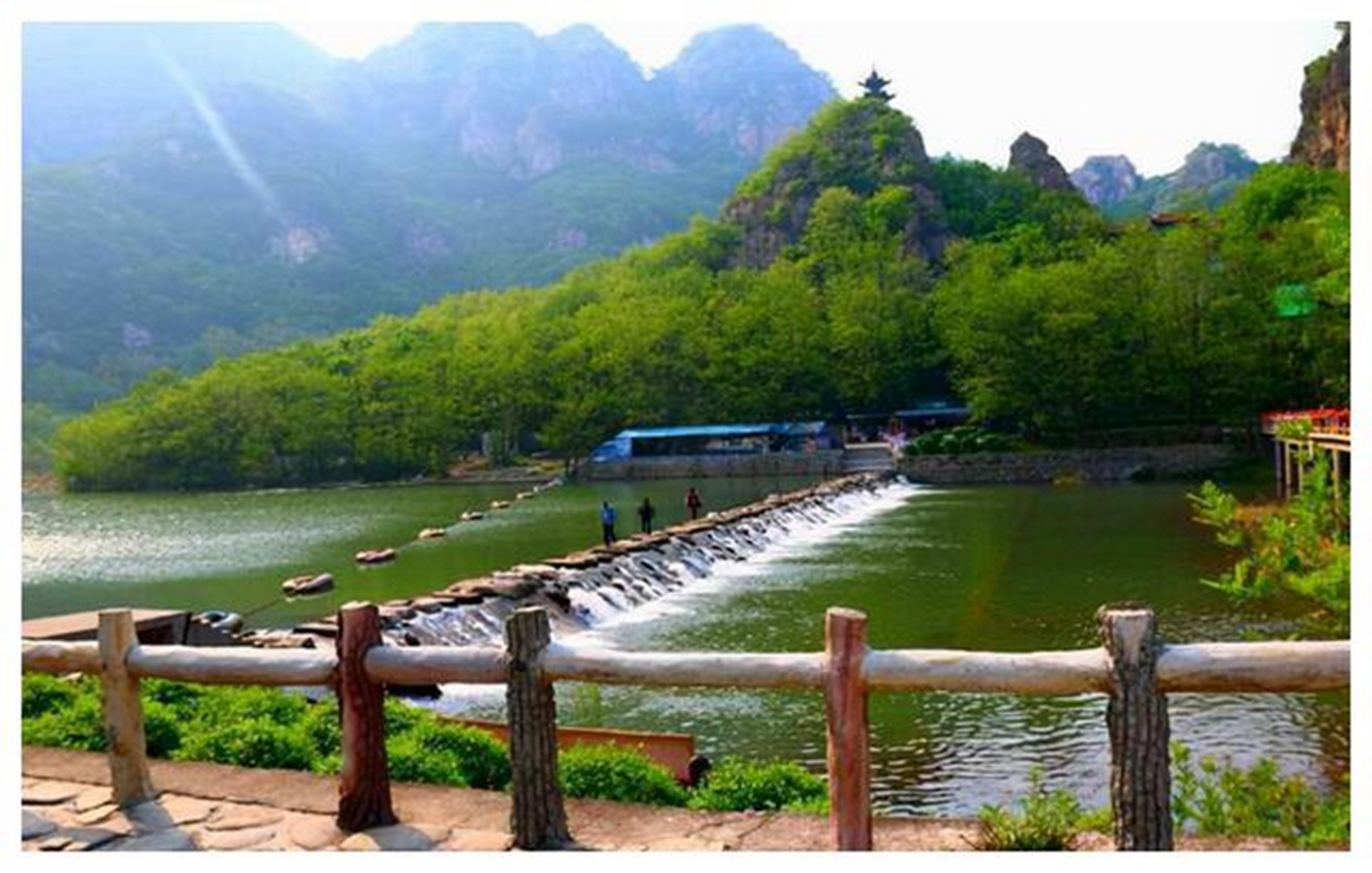 冰峪沟是辽宁大连庄河市的一处4a级旅游景区,被誉为"北国桂林",以其