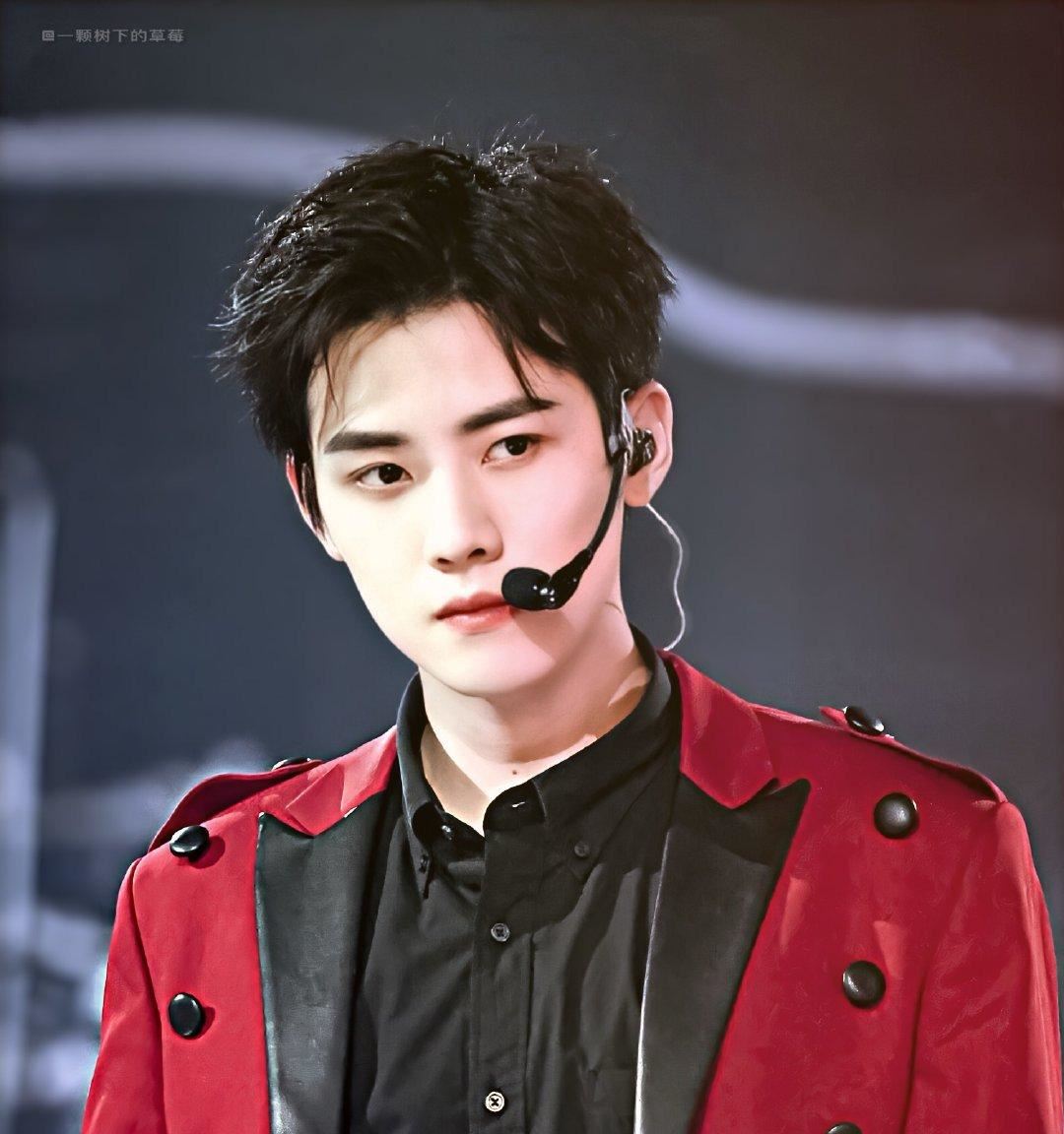 r1se再塌房上热搜,任豪回应惹争议,塌房出圈龙丹妮看了都想哭