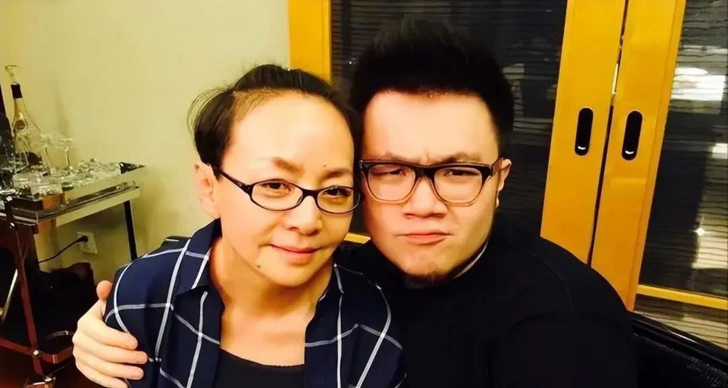 英达和宋丹丹相识于纯真年代,相恋并结婚.