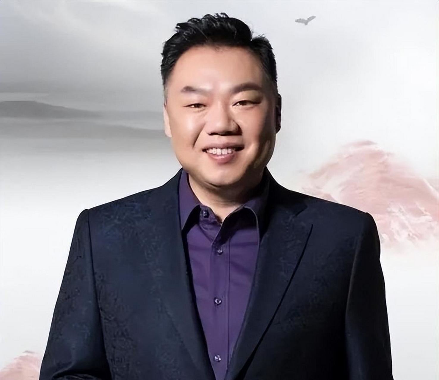 姜超是一位在电视剧《武林外传》中饰演"李大嘴"的演员,他经历了跑