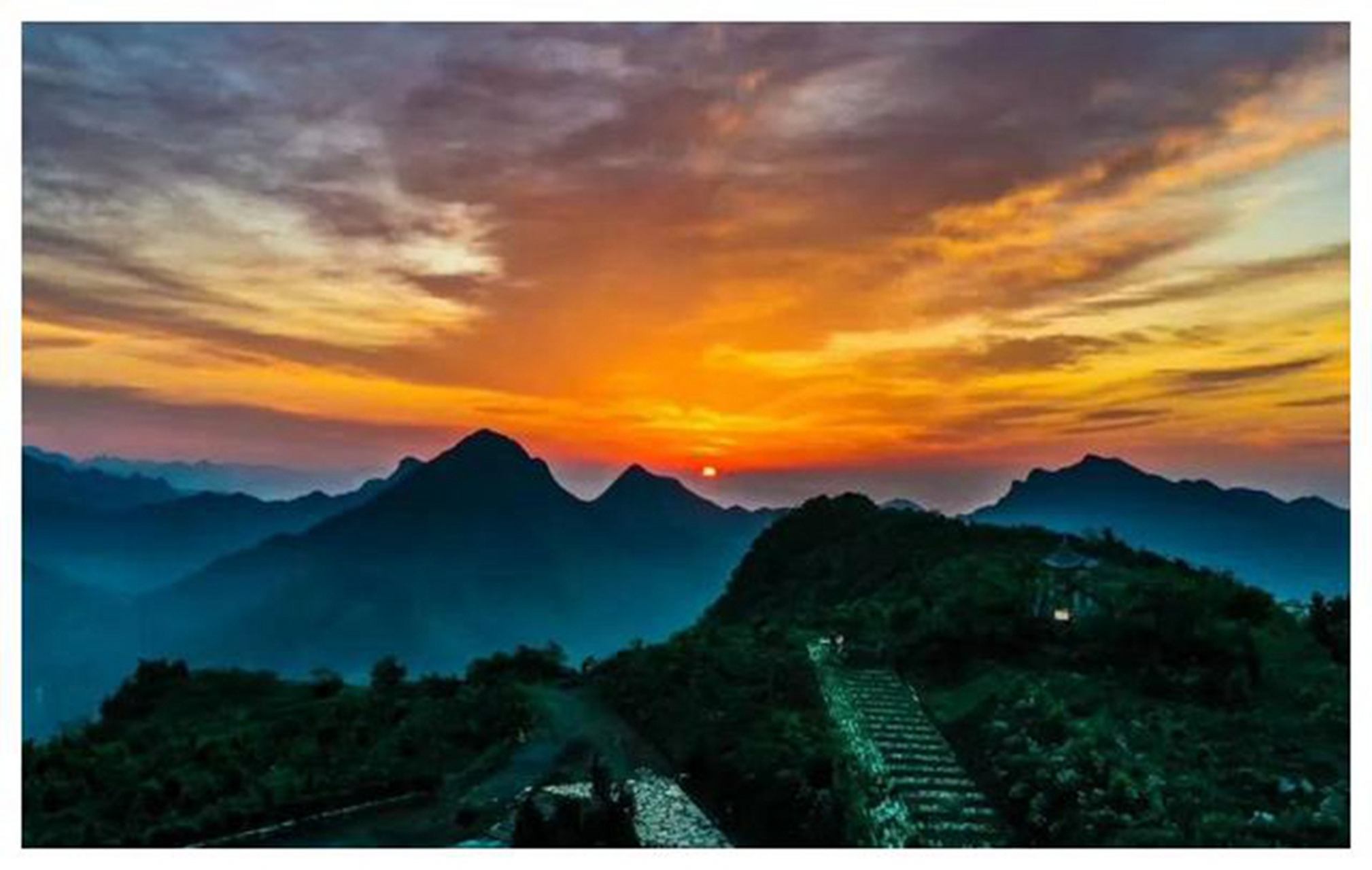 壶瓶山是湖南省常德市石门县的一座冷门仙山,海拔2098.