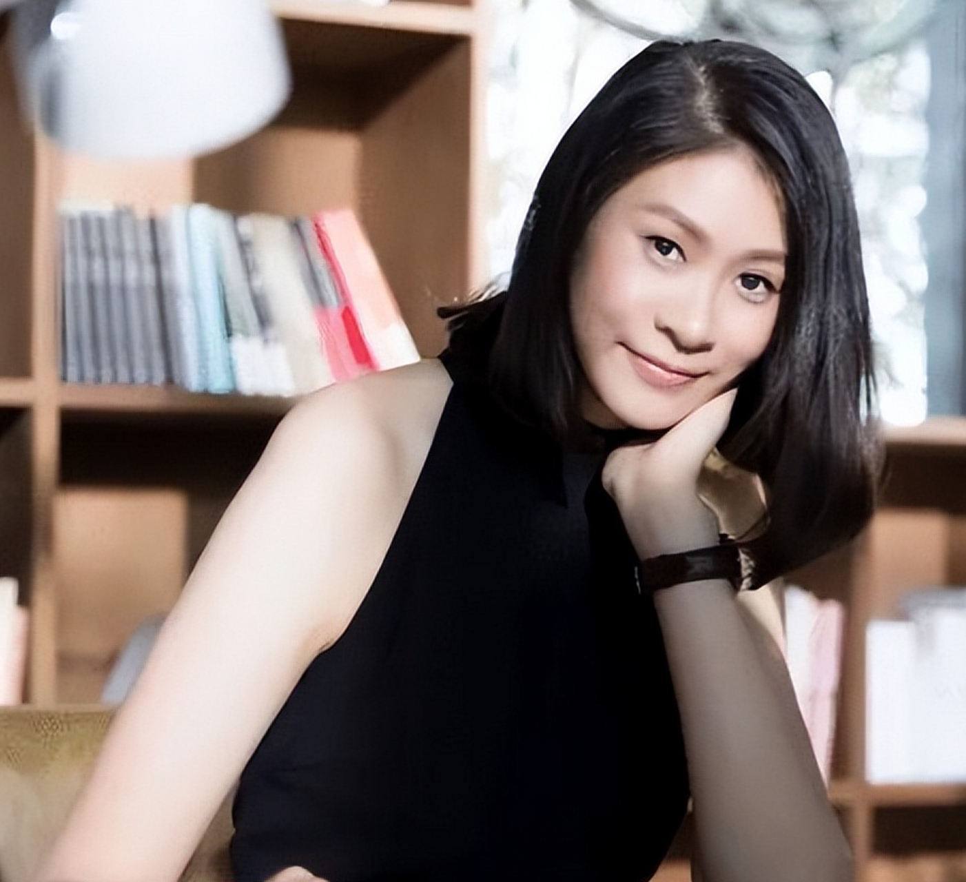 赵蕊蕊是中国女排的重要成员,退役后继续为体育事业贡献力量,培养年轻