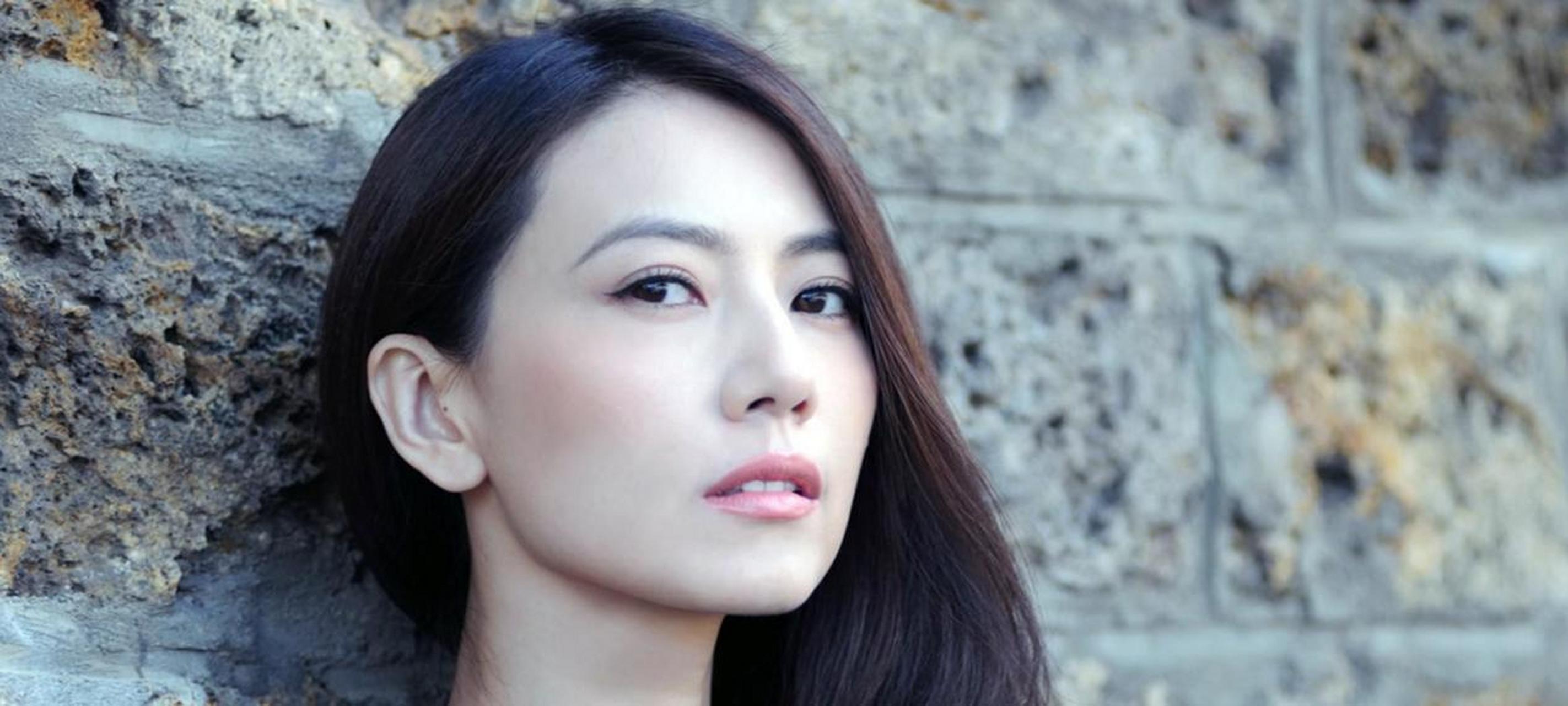 高圆圆出生于知识分子家庭,从小外貌出众.