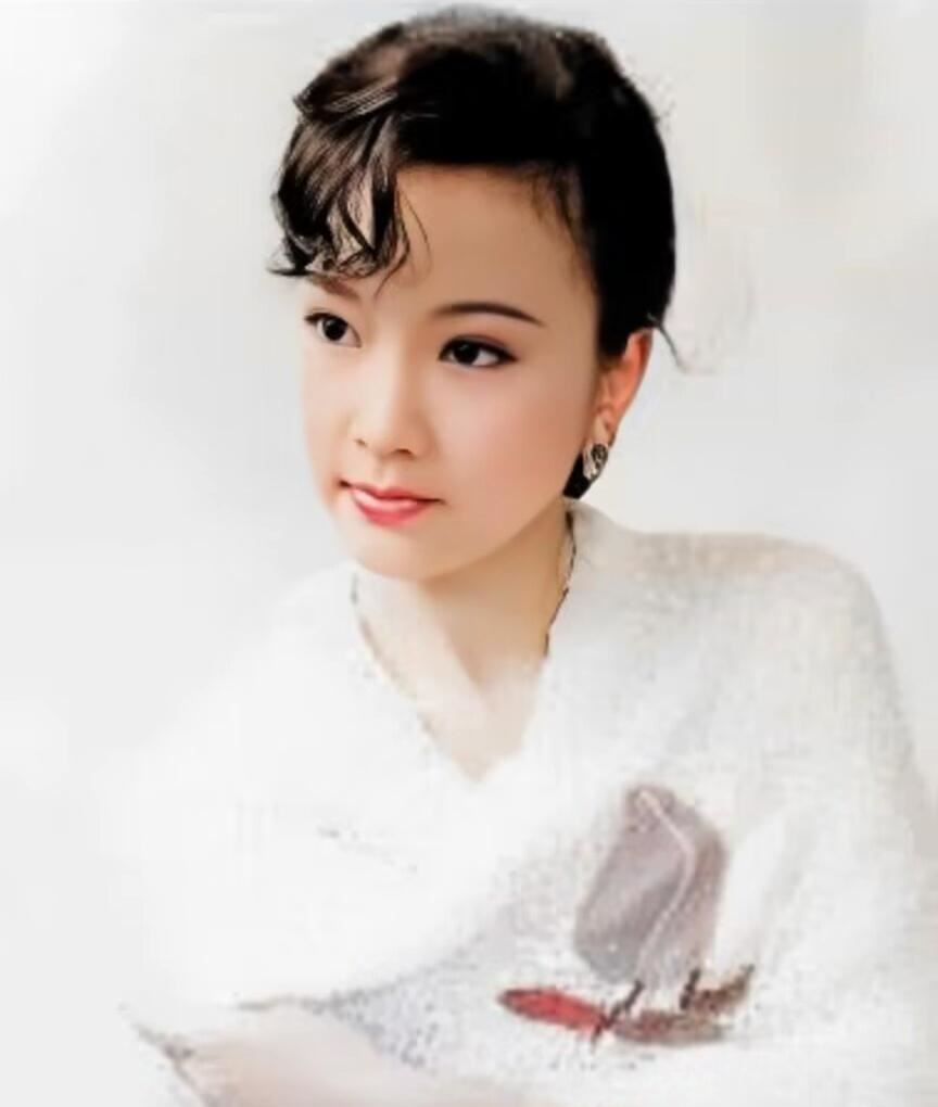 方亚芬:浙江宁波走出来的越剧名家,她是袁雪芬的儿媳妇?