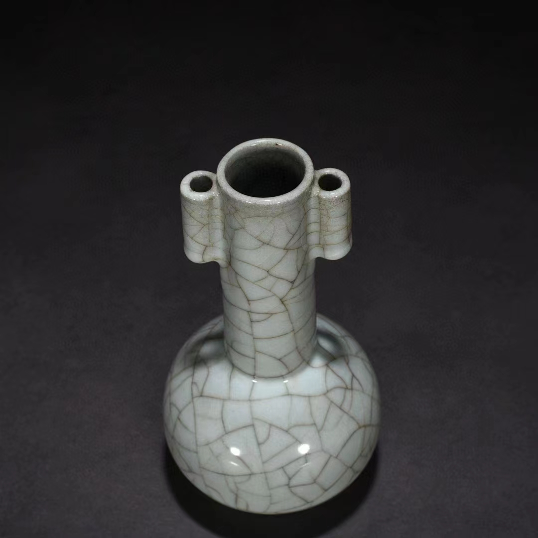 国宝级北宋官窑天青釉贯耳瓶