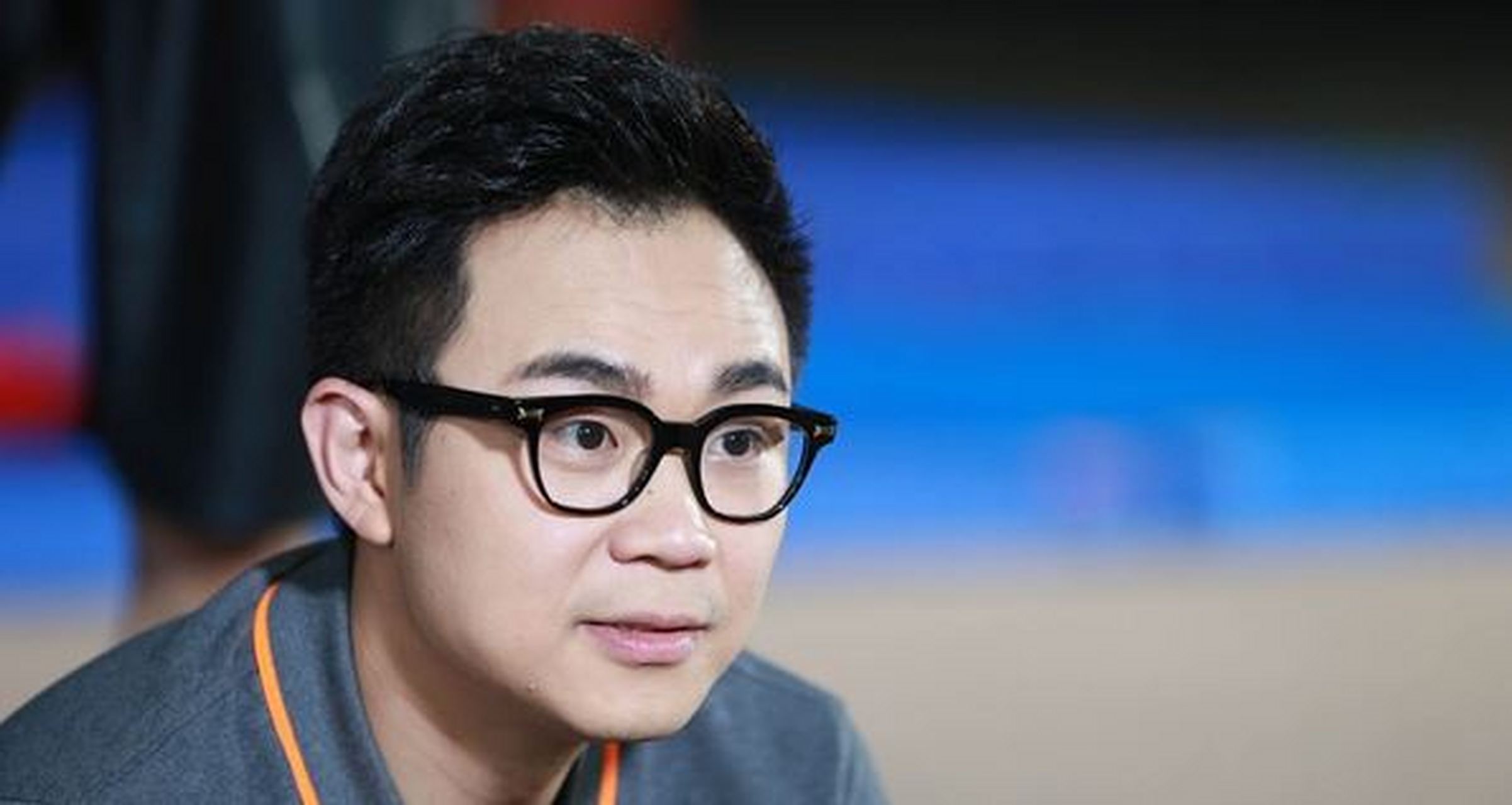 大鹏和姜涛都是80后主播,姜涛加入大鹏主持的节目后逐渐走红.