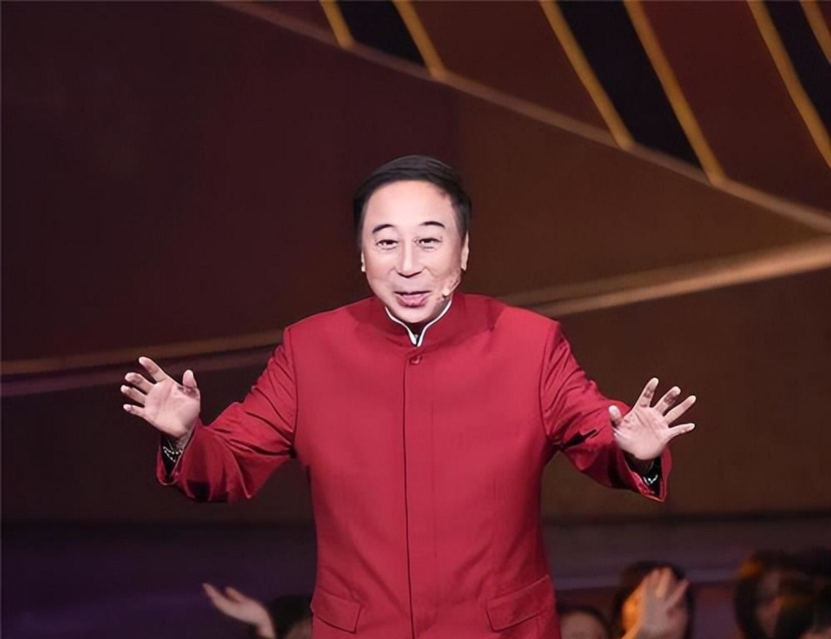 冯巩是中国相声界的代表人物,他的笑声陪伴了无数观众.