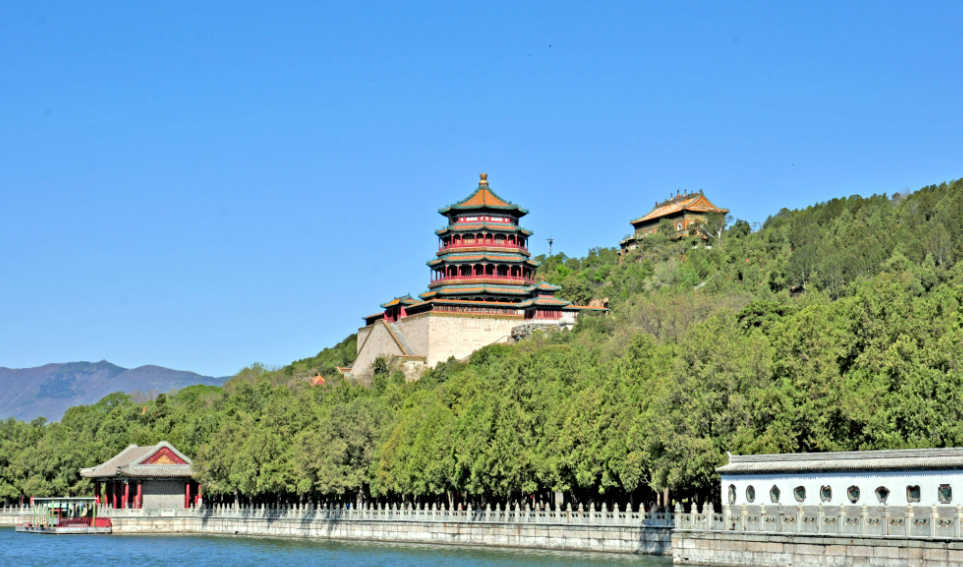 北京颐和园：人人皆知的旅游胜地，拥有独特建筑和丰富绘画的世界最长画廊