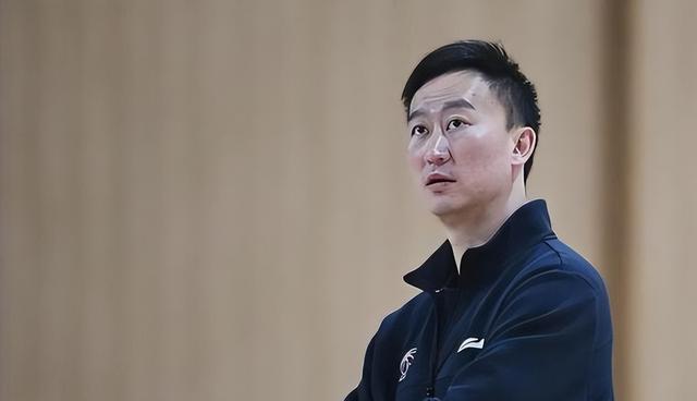 全场狂喊下课!丁伟改口认错,5场4败抢外教指挥权,下课钟声敲响