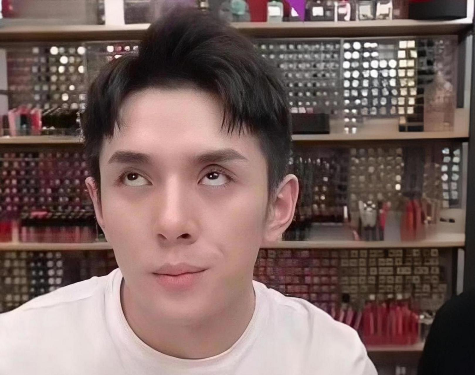 李佳琦作为网红直播带货的成功背后,近期因对质疑的傲慢态度和"花西子