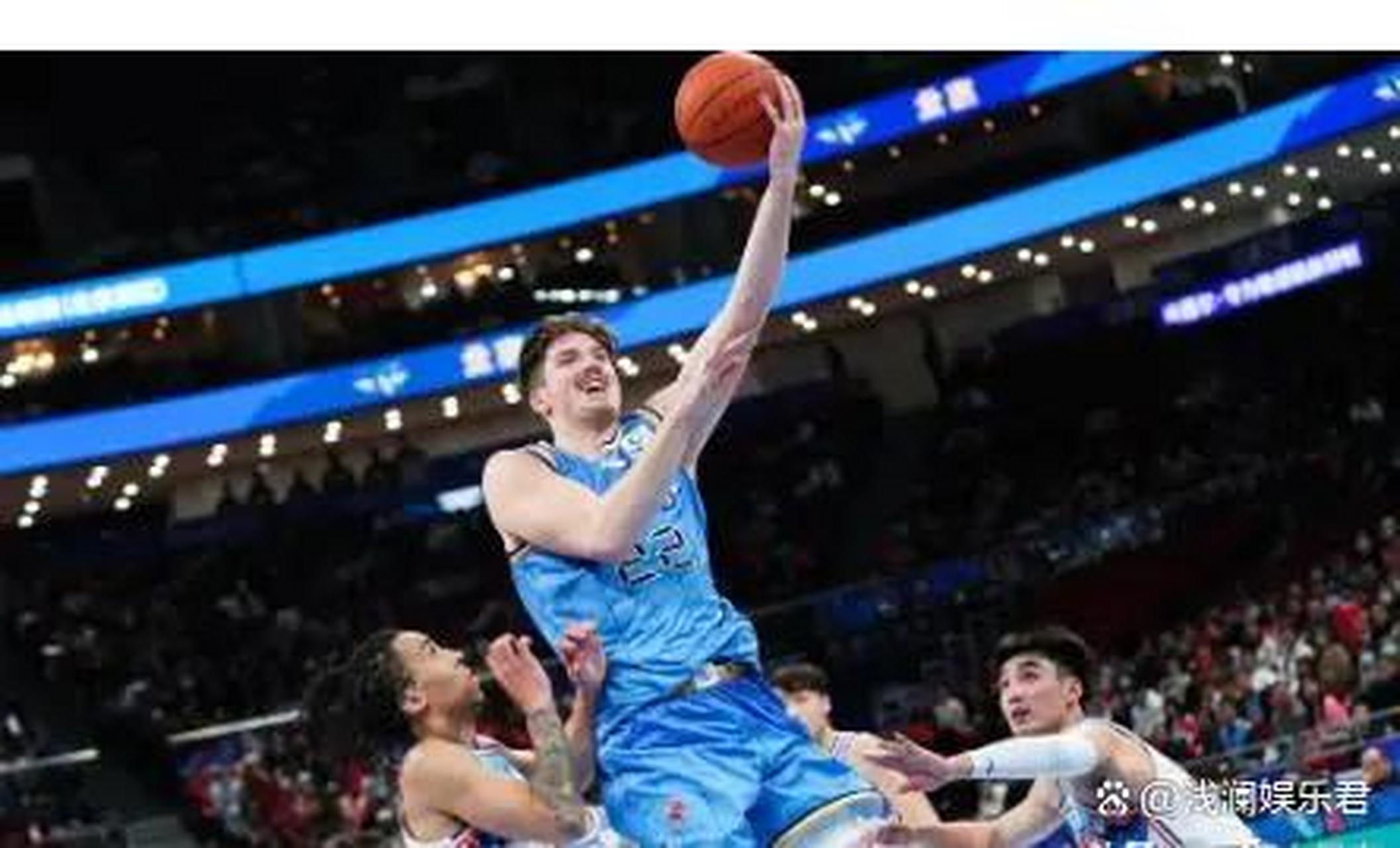 北京首钢在对阵新疆的比赛中遭遇三连败,比赛中方硕和琼斯的发挥出色