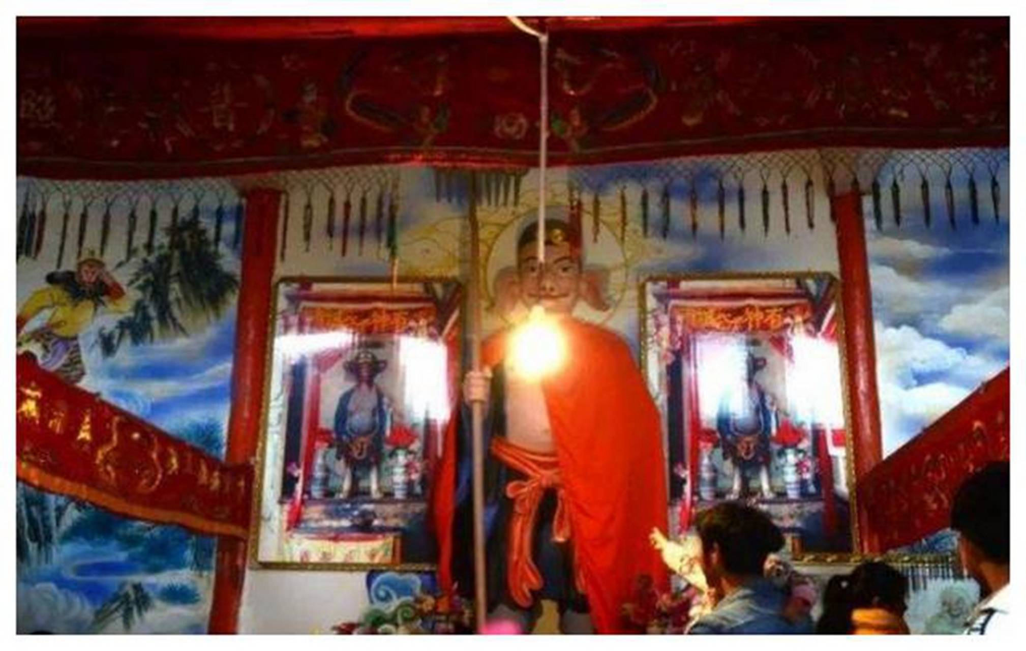 摘要: 云南的八戒寺是一座独特的寺庙,祭拜猪八戒,已有500多年历史.