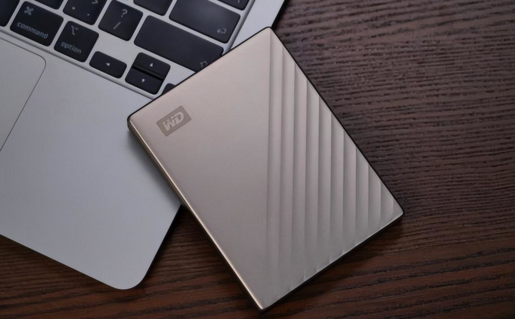 多场景切换的西数mypassport移动硬盘是数码人的强有力工具,它提供了