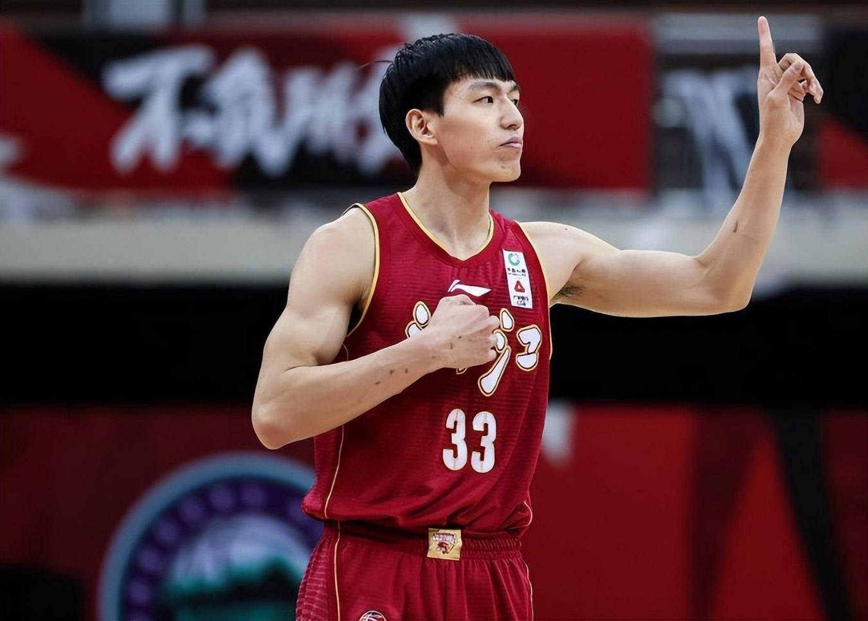 山东高速与浙江稠州在cba联赛中展开了一场激烈的角逐,吴前与顾全两位