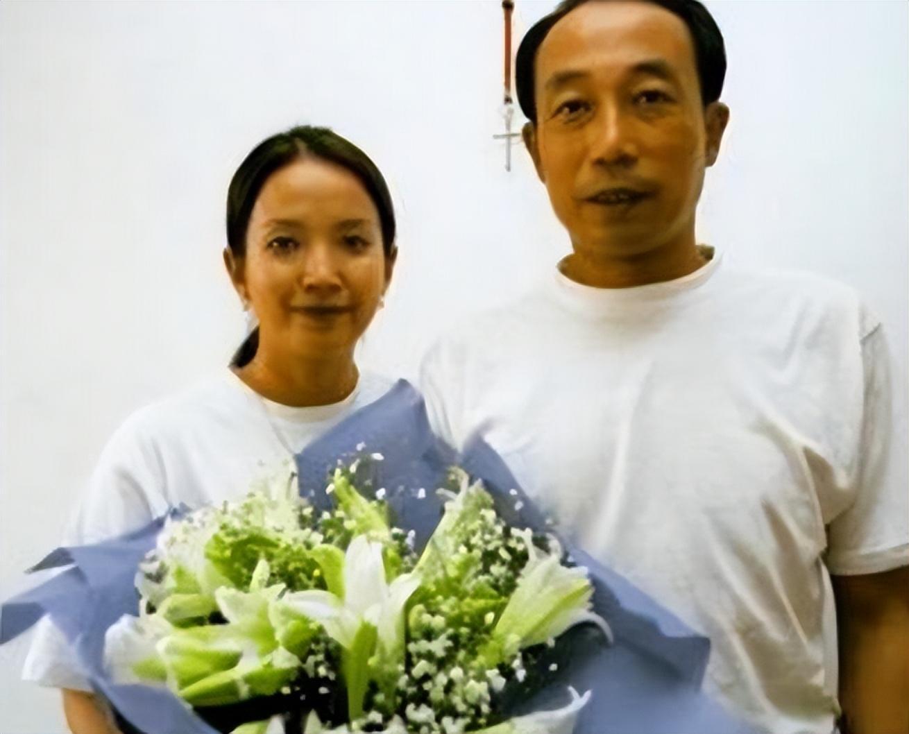 28年后,再看张丰毅现任妻子,才知道她和前任谁更"精明"