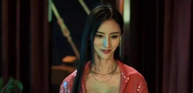 《破冰》吴春怡告诉我们,没完没了"露肉",拯救不了内娱电影!
