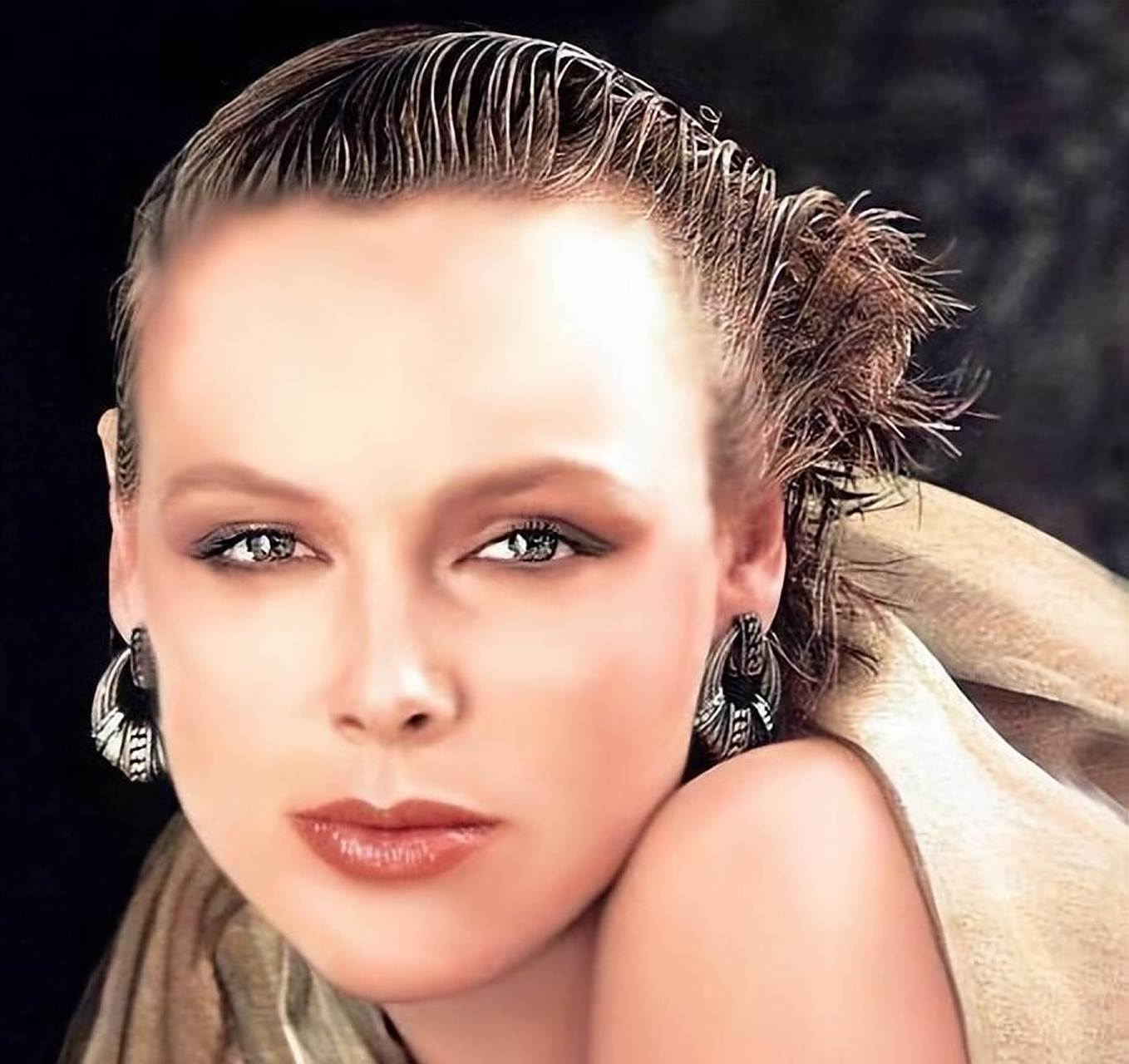 布里吉特·尼尔森是好莱坞冉冉升起的新星,与史泰龙的闪电婚姻让她