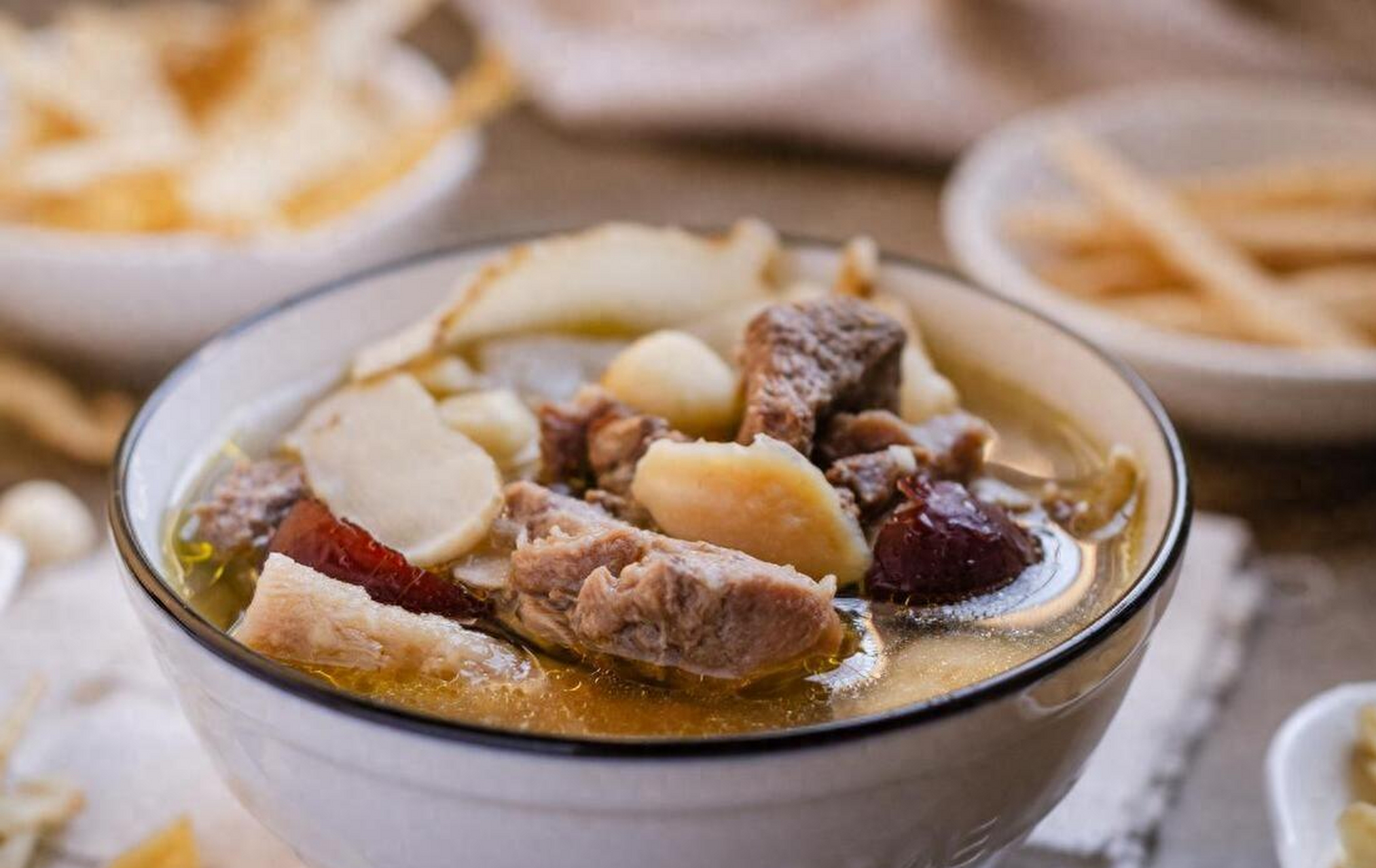 《沙参麦冬汤:秋冬养生的温暖选择》本文介绍了沙参麦冬汤的材料,处理