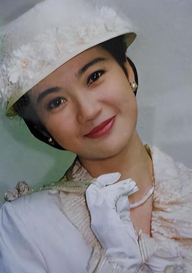 琼女郎王玉玲:1993年坠机离世,生命定格最美瞬间