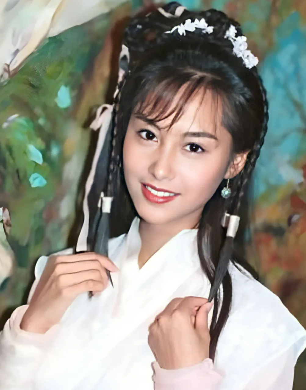 朱茵是娱乐圈的代表性女演员,因《大话西游》紫霞仙子一角成名.