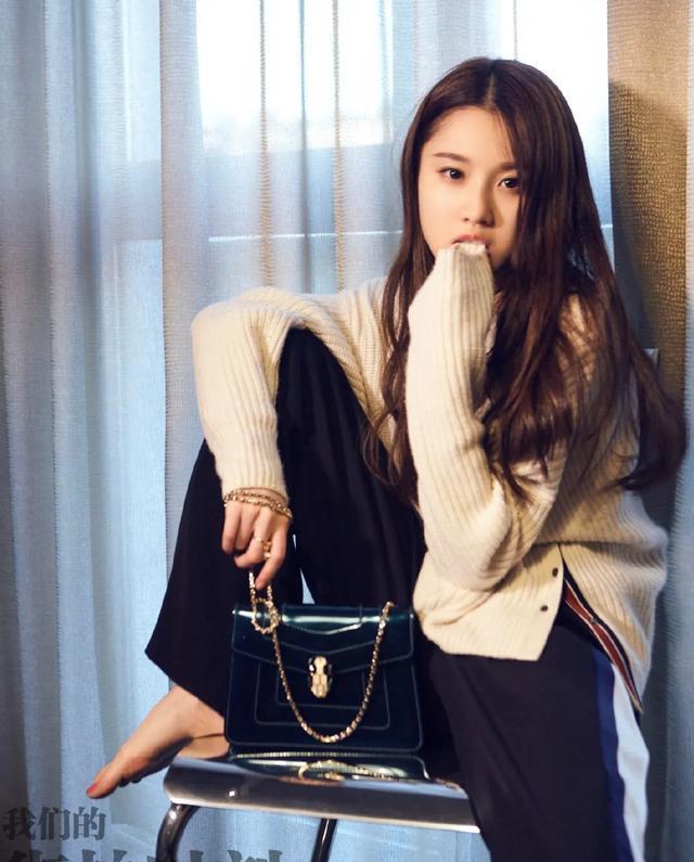 光脚女神张慧雯,网友:太美了!