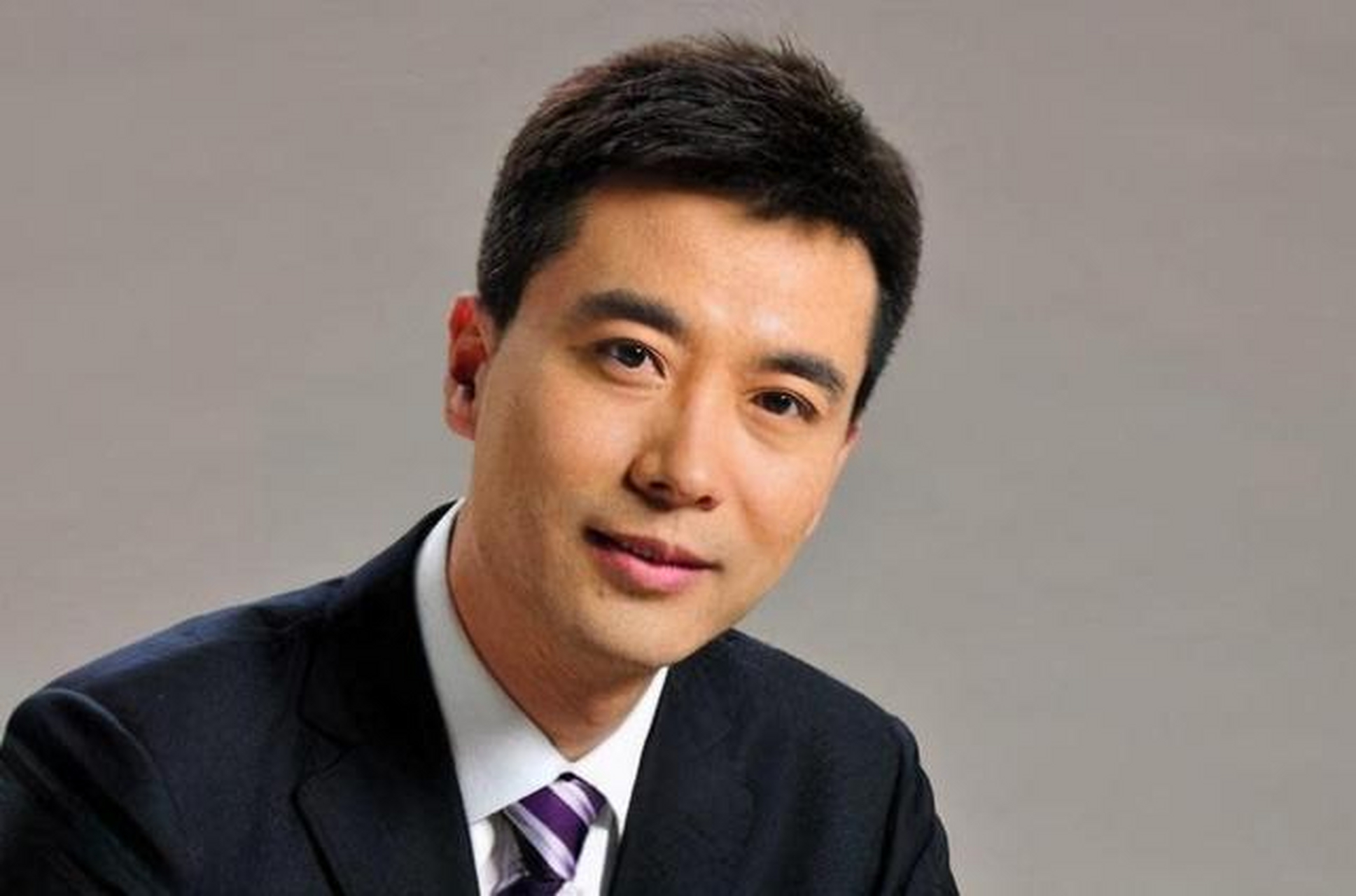 央视资深主持人郭志坚,25年零负面新闻,事业辉煌,家庭幸福.