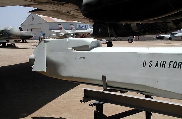 agm-86巡航导弹:2.5米精度,军事界的利剑!