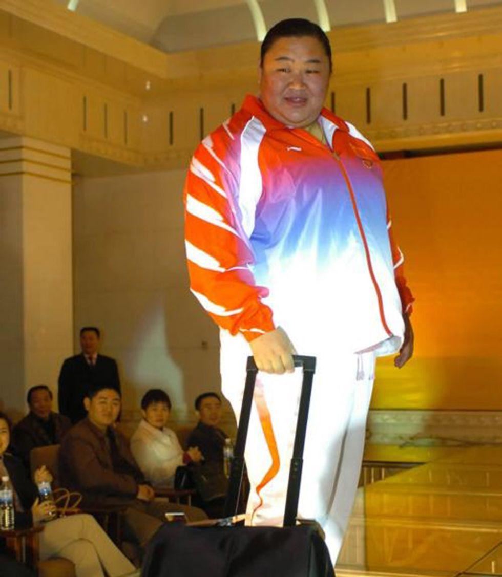 从贫穷农村孩子到为夺冠险丧命的奥运冠军,唐功红经历了什么?