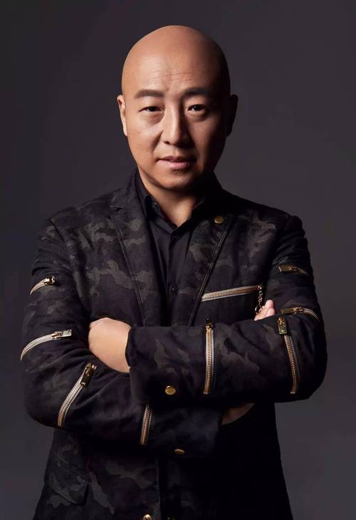 周晓鸥:从吴京发小到乐坛霸主再到演技之争